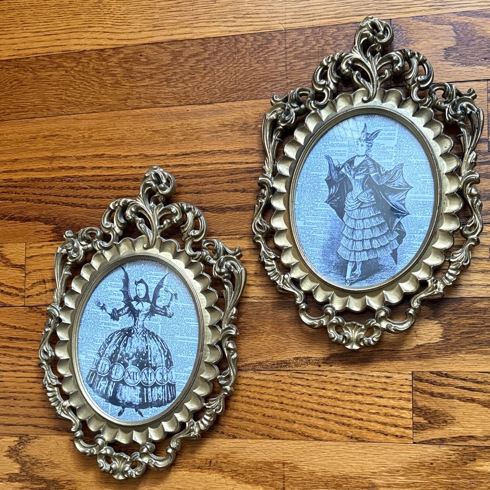 Pair of gold vintage witch frames